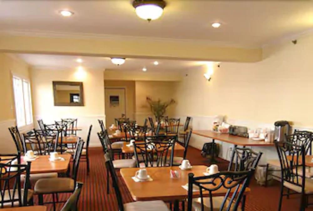 Wilshire Crest 3*
