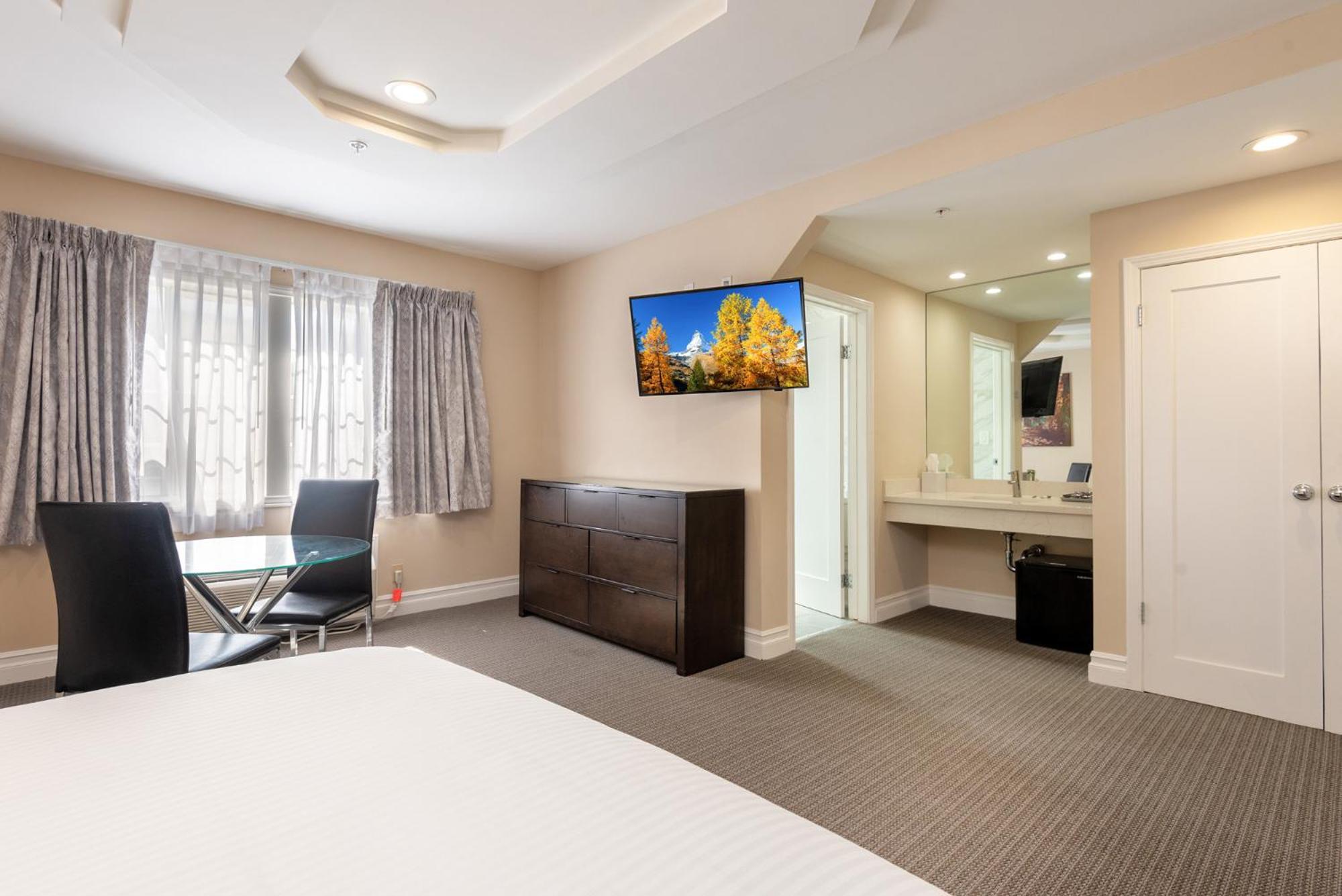 Wilshire Crest Hotel