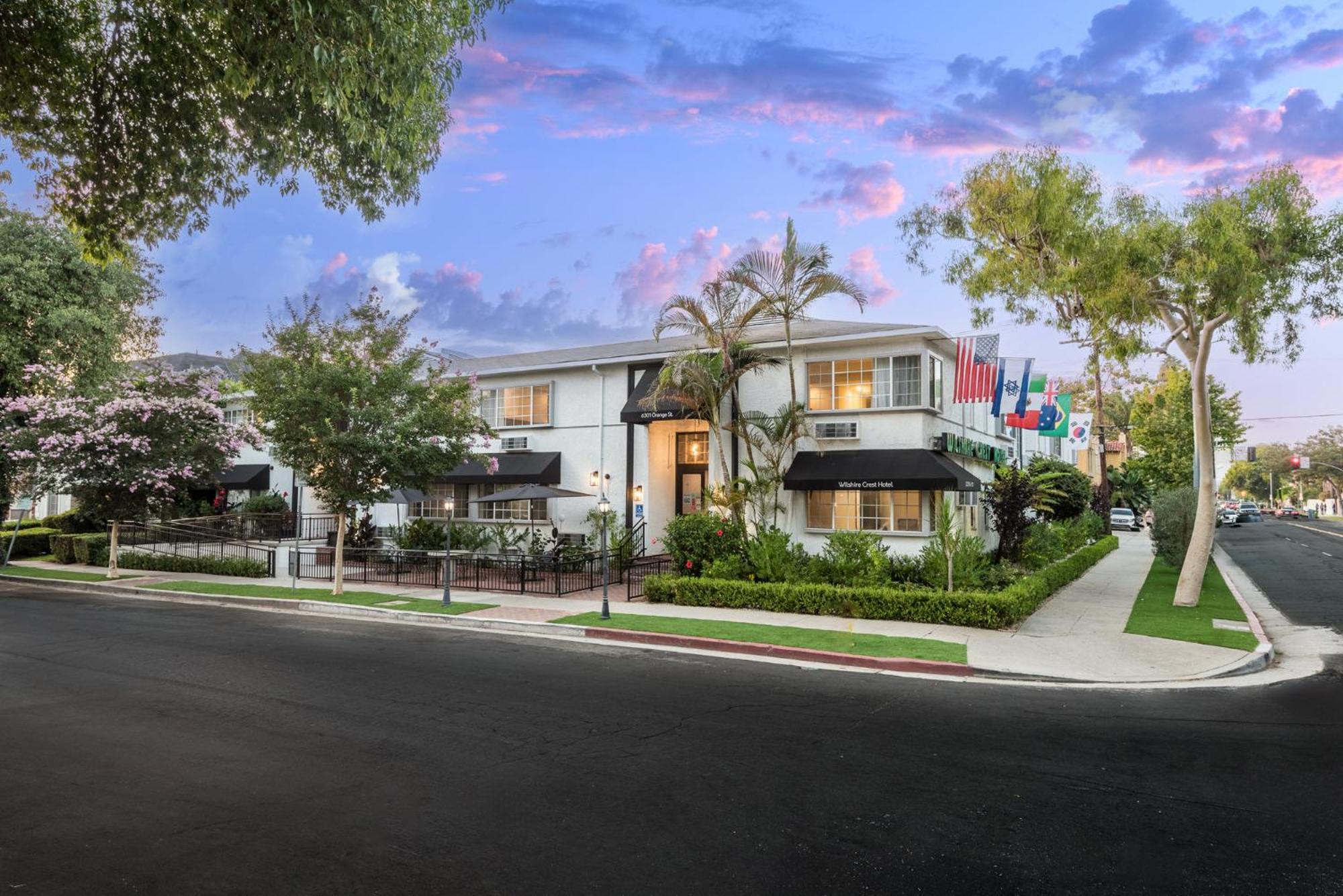 Wilshire Crest Hotel 3*