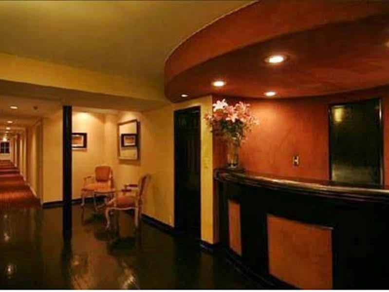 Hotel Wilshire Crest 3*