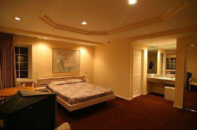Hotel Wilshire Crest 3*