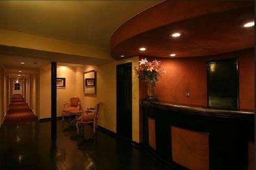 Wilshire Crest Hotel 3*